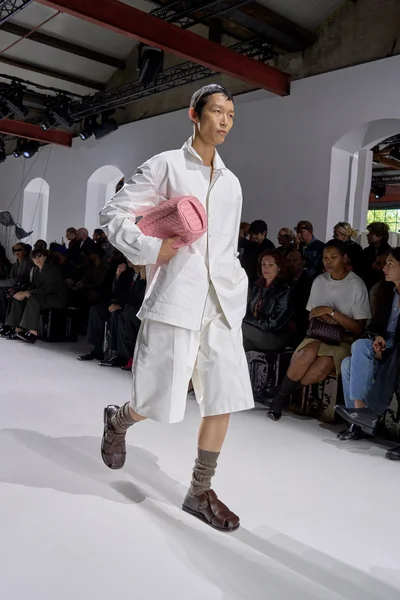 Look 18